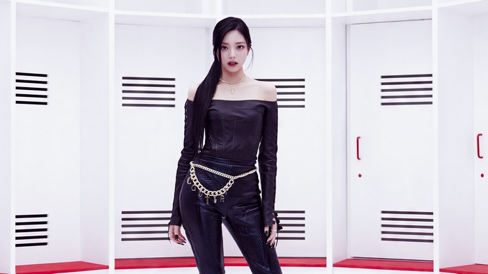 Yuna from ITZY in KILL MY DOUBT 4K