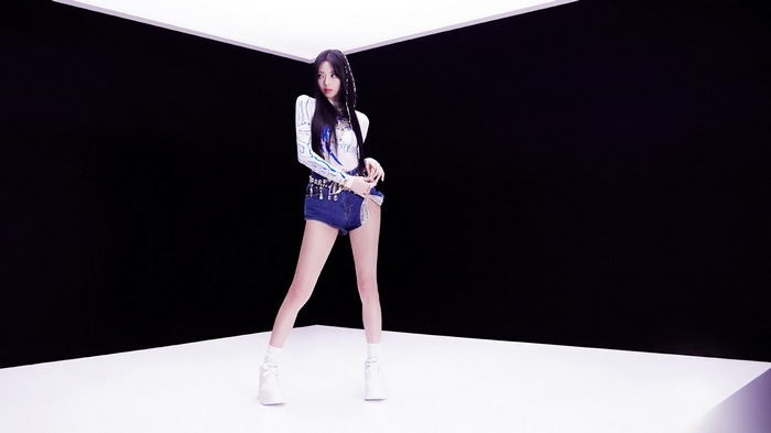 Yuna from ITZY in KILL MY DOUBT 4K