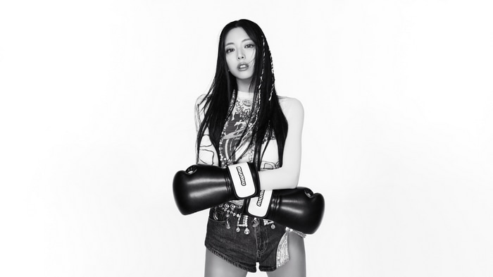 Yuna from ITZY wearing boxing gloves