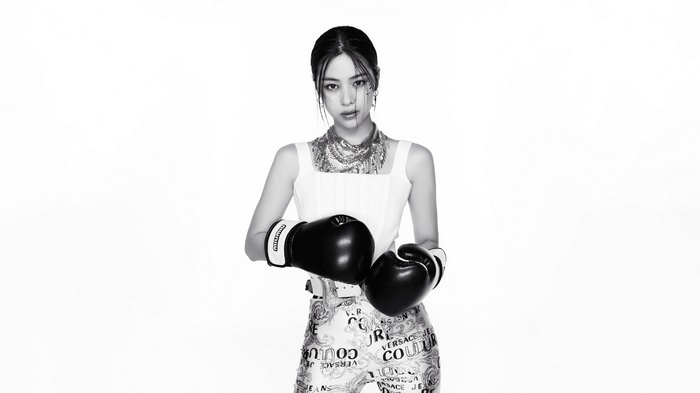 Ryujin from ITZY with boxing gloves