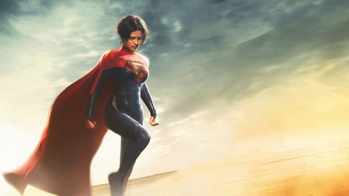 Supergirl in a desert landscape 4K
