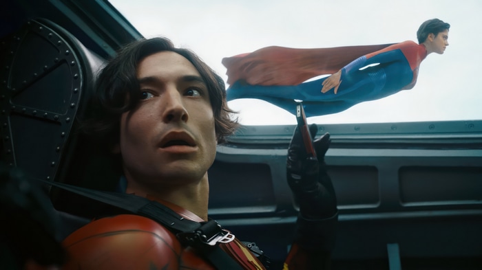 The Flash and Supergirl in 4K