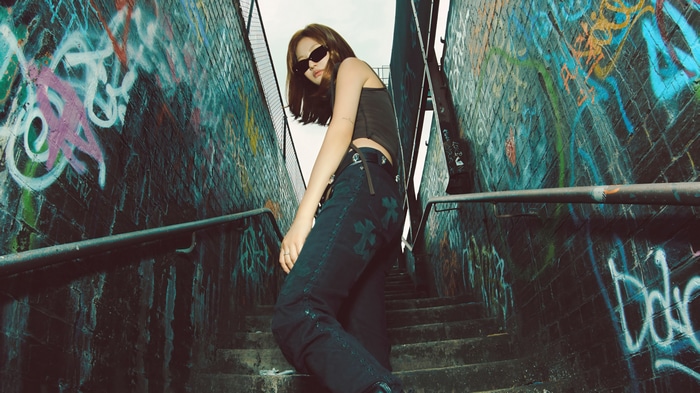 Aespa Ningning in a graffiti-covered alley