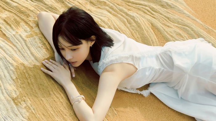 Winter from Aespa lying on sand dunes