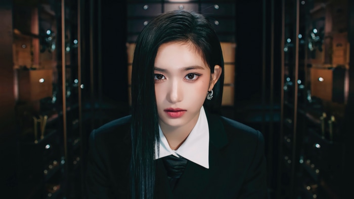 Leeseo from IVE in 4K