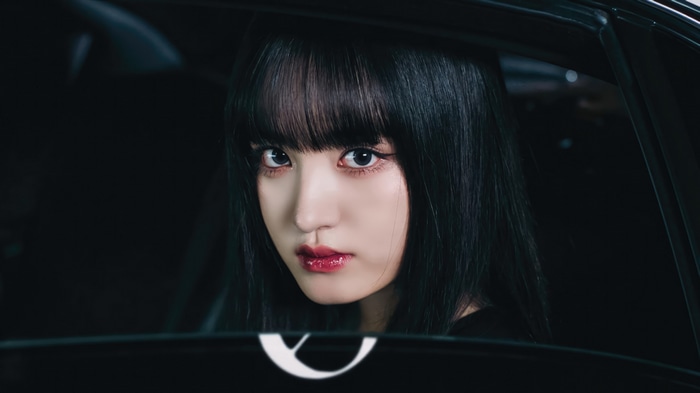 Liz from IVE in a car