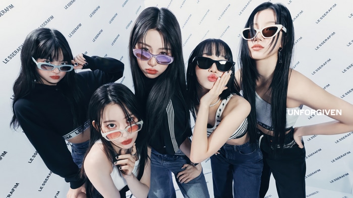 LE SSERAFIM members wearing sunglasses