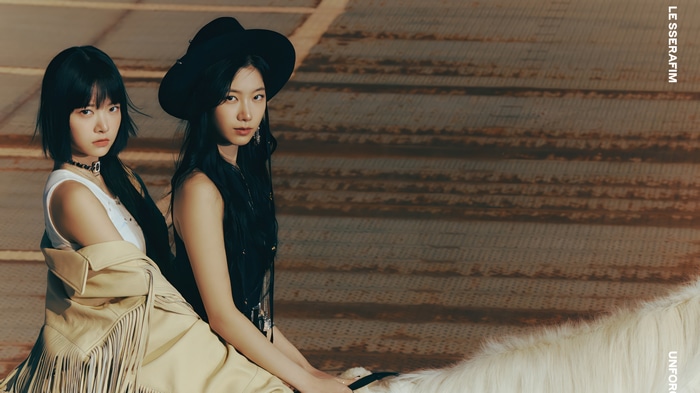 LE SSERAFIM's Eunchae and Kazuha on a Horse