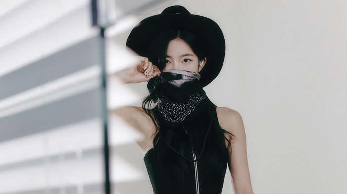Kazuha from LE SSERAFIM wearing a cowboy hat and bandana
