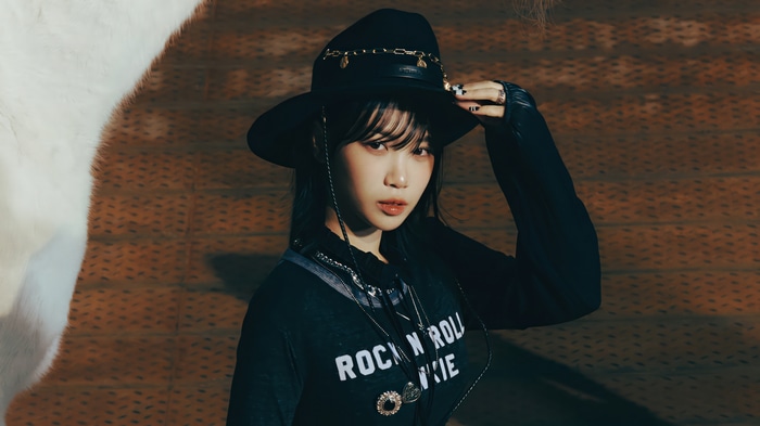 Kim Chae-won in a black cowboy hat