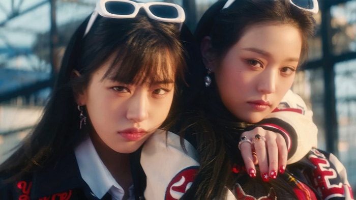 IVE Yujin and Wonyoung in Kitsch 4K