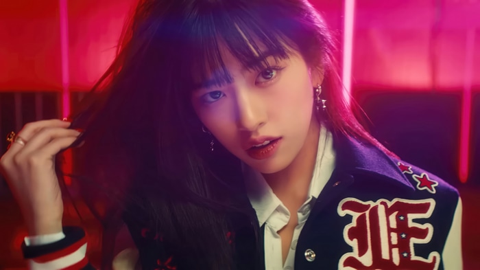 An Yu-jin in a varsity jacket, 4K