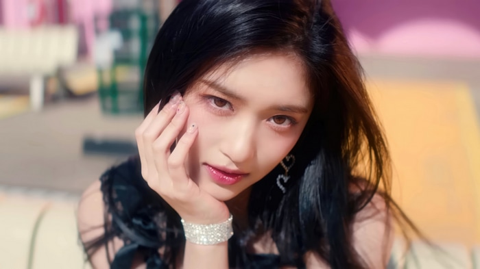 Leeseo from IVE in Kitsch 4K