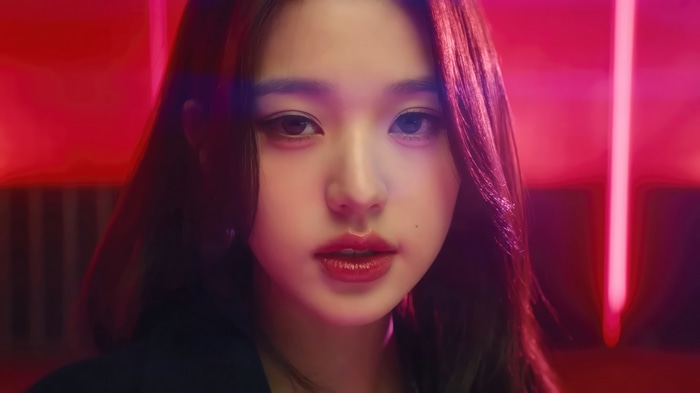 Jang Won-young in 4K with red lighting