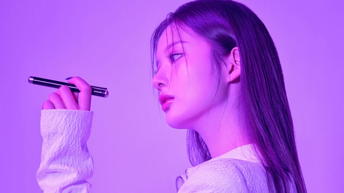 Sullyoon of NMIXX holding a pen