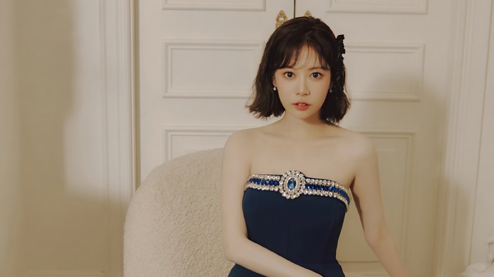 Bora from Cherry Bullet in a blue dress