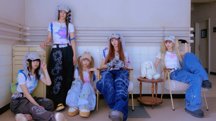 NewJeans members in casual outfits