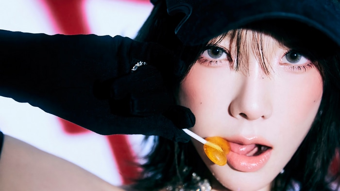 Taeyeon with a lollipop, 4K