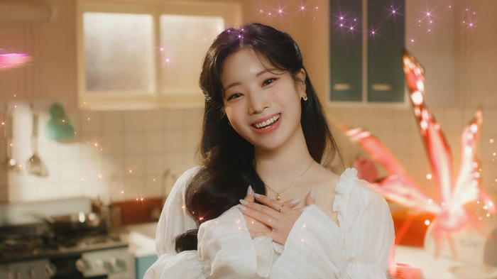 Dahyun of TWICE smiling with hands on chest, 4K