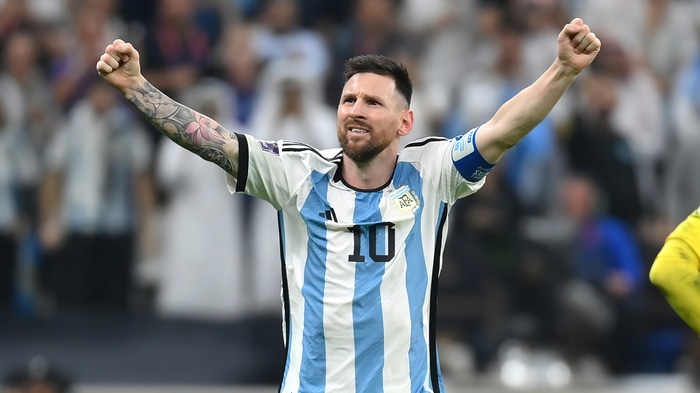 Lionel Messi celebrates with arms raised in 4K