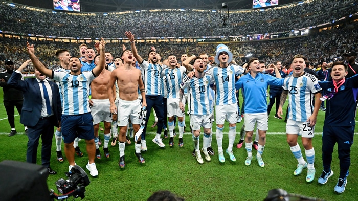 Argentina Football Team Celebrates Victory in 4K