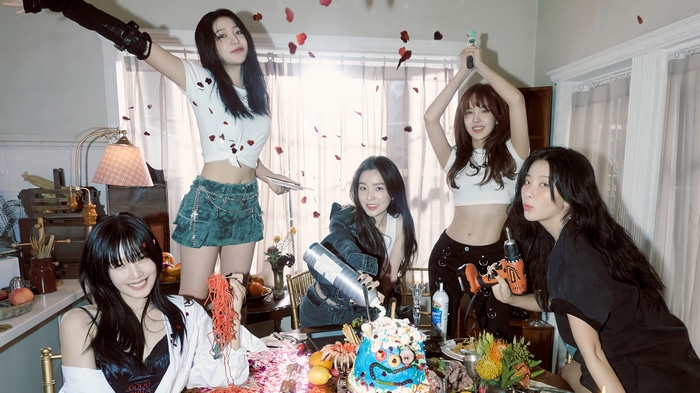 Red Velvet girls celebrating a birthday with a cake
