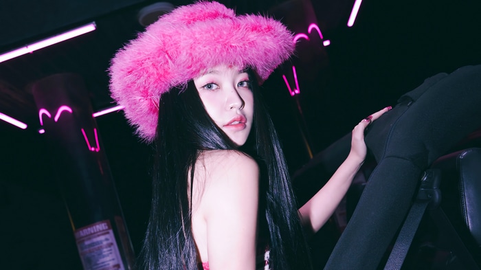 Yeri in a pink fluffy hat