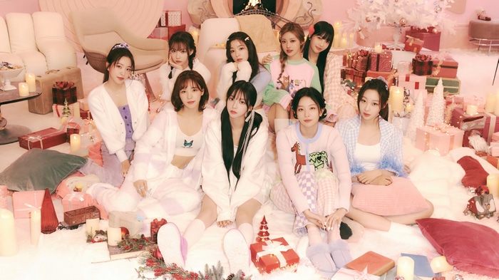 Girls' Generation and Aespa in Christmas Pajamas 4K