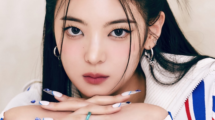 Lia from ITZY with long dark hair and makeup