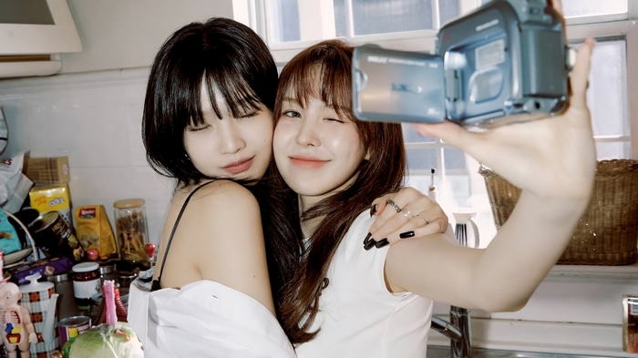 Red Velvet's Joy and Wendy take a selfie with a camcorder