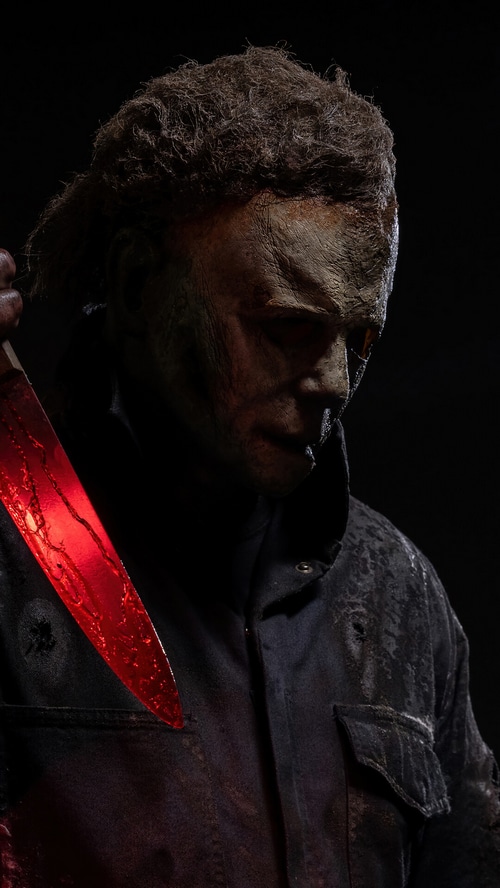 Michael Myers holding a bloody knife