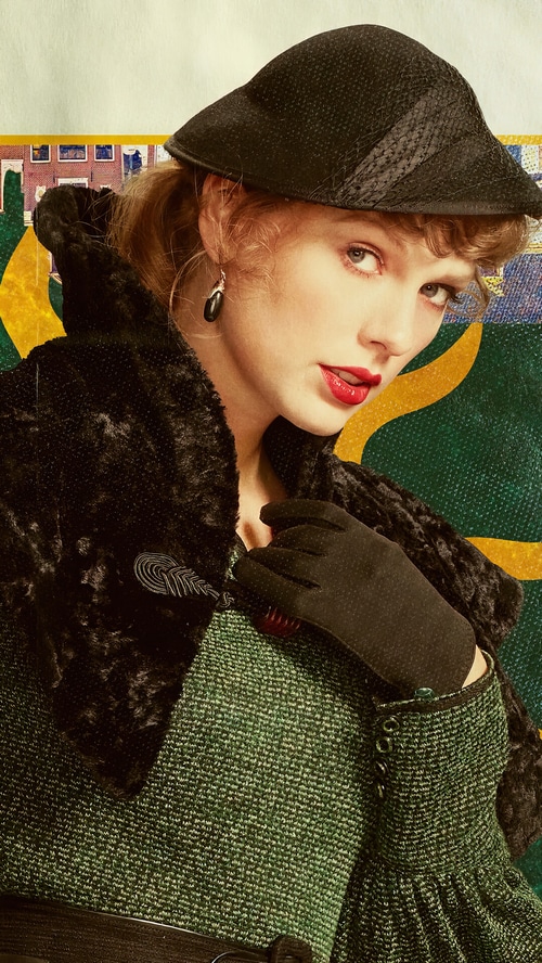 Taylor Swift in a vintage outfit