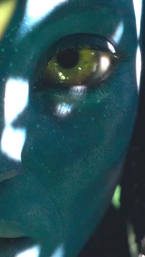 Avatar: The Way of Water close-up of Neytiri's eye