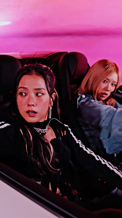 BLACKPINK Jisoo and Rosé in a car