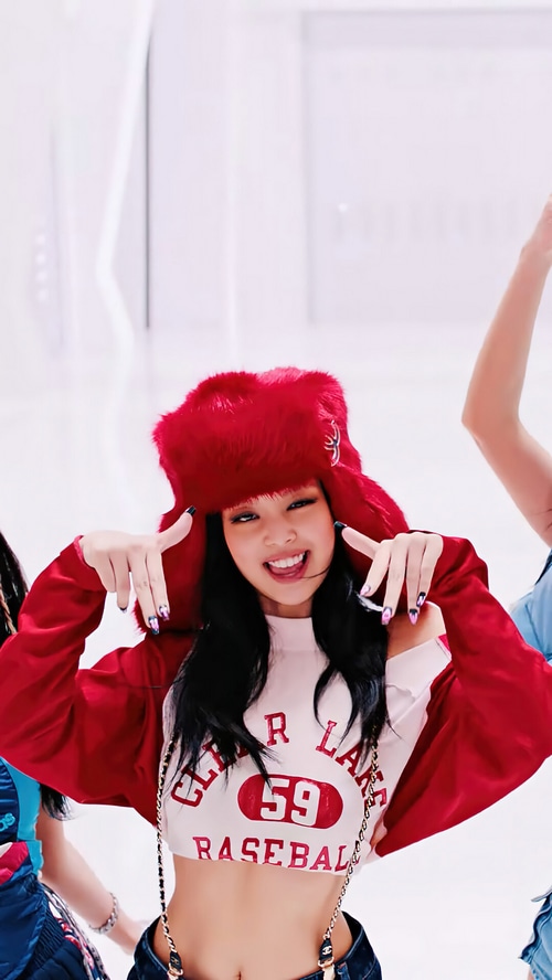 BLACKPINK Jennie in a red furry hat and baseball crop top