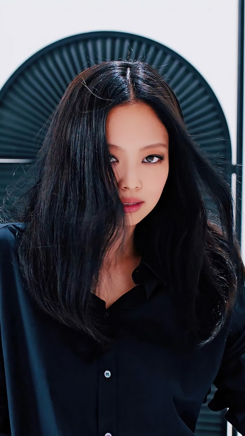 Jennie from BLACKPINK in a black shirt