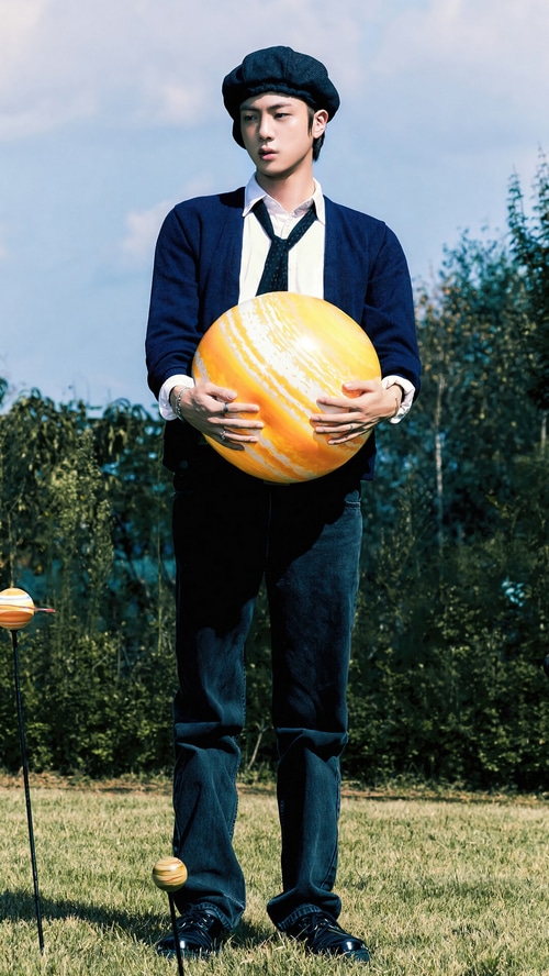Jin holding a planet model
