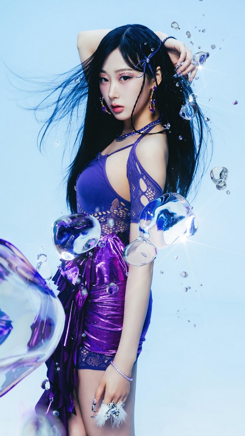 Giselle from Aespa in a purple outfit with water bubbles
