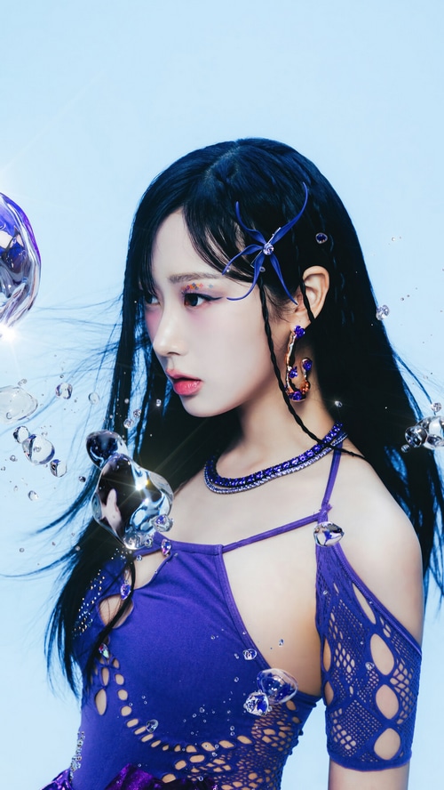Giselle from Aespa in a purple outfit with water bubbles