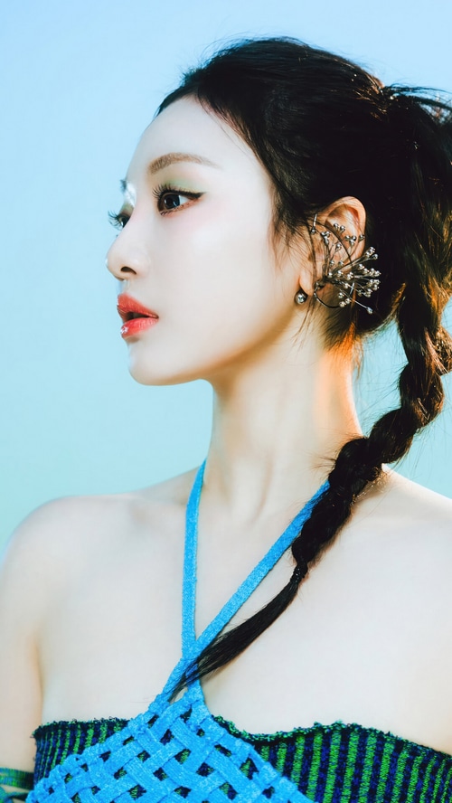 Ningning from Aespa in a blue top