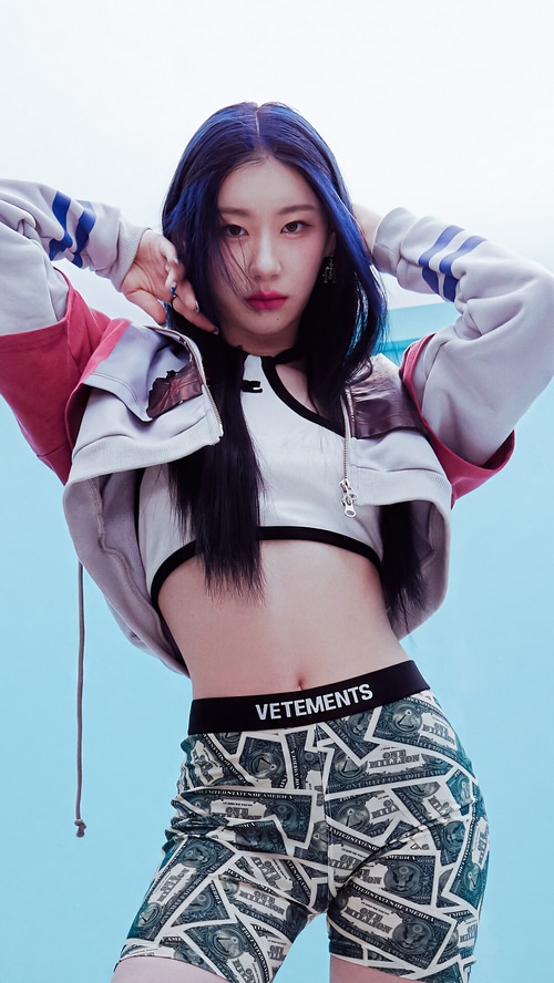 Chaeryeong from ITZY in a stylish outfit