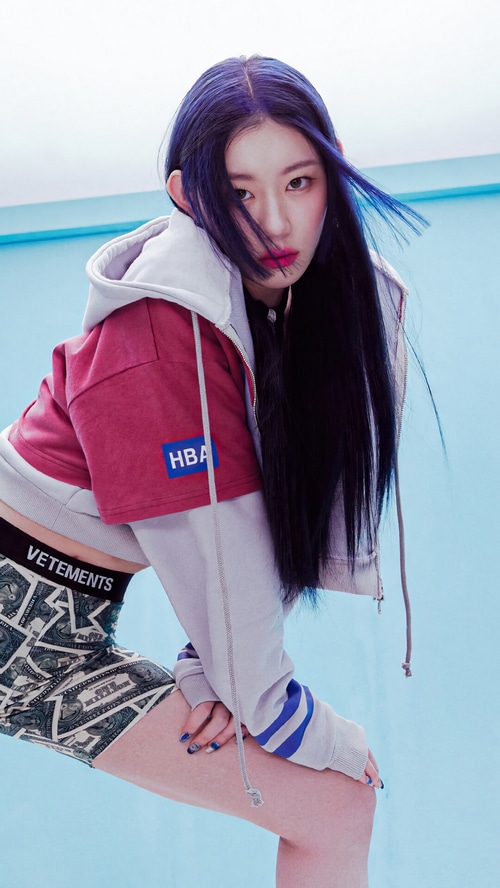 Chaeryeong from ITZY in a stylish outfit