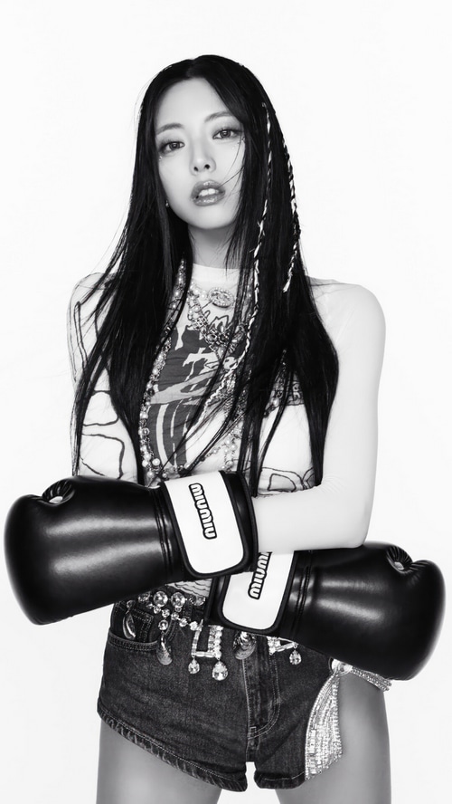 Shin Yu Na with Boxing Gloves