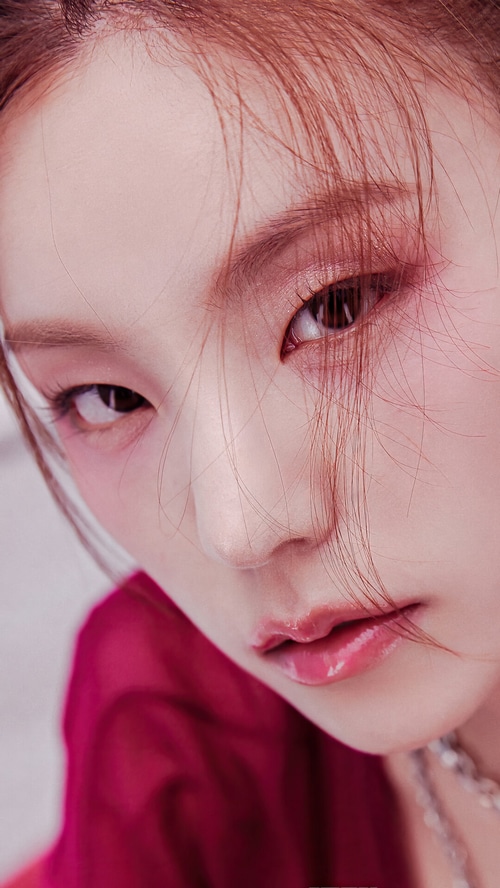 Yeji from ITZY with pink makeup and red top