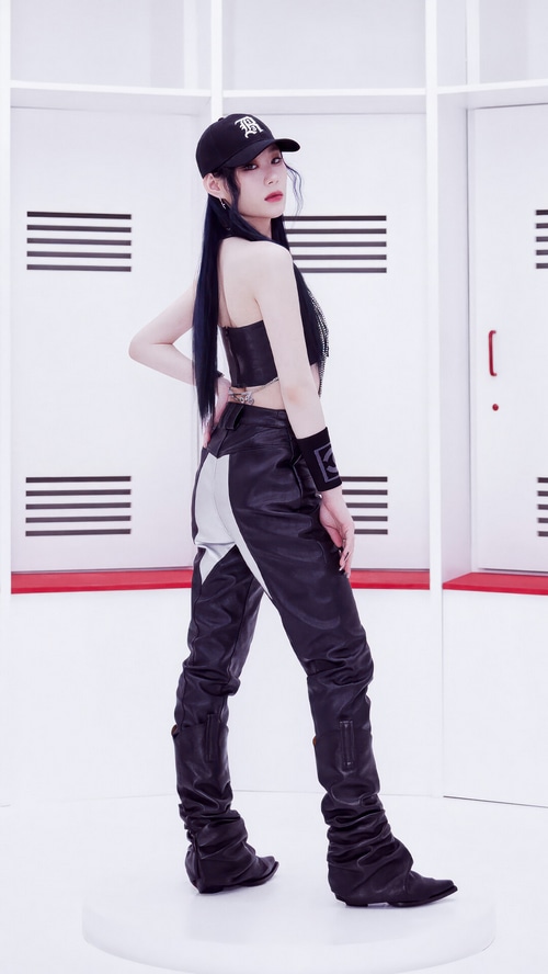 Chaeryeong from ITZY in KILL MY DOUBT Concept 4