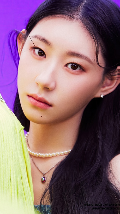 Chaeryeong from ITZY with pearl necklace