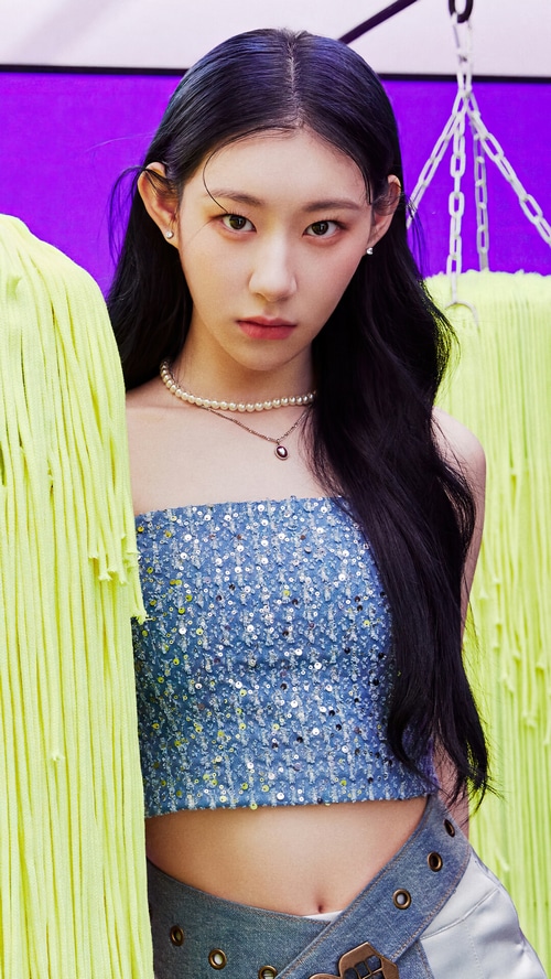 Chaeryeong from ITZY in blue sequined top