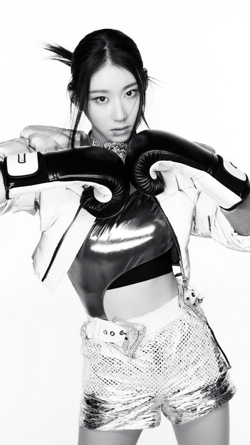 Chaeryeong from ITZY wearing boxing gloves