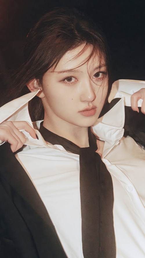 Gaeul from IVE adjusting her collar