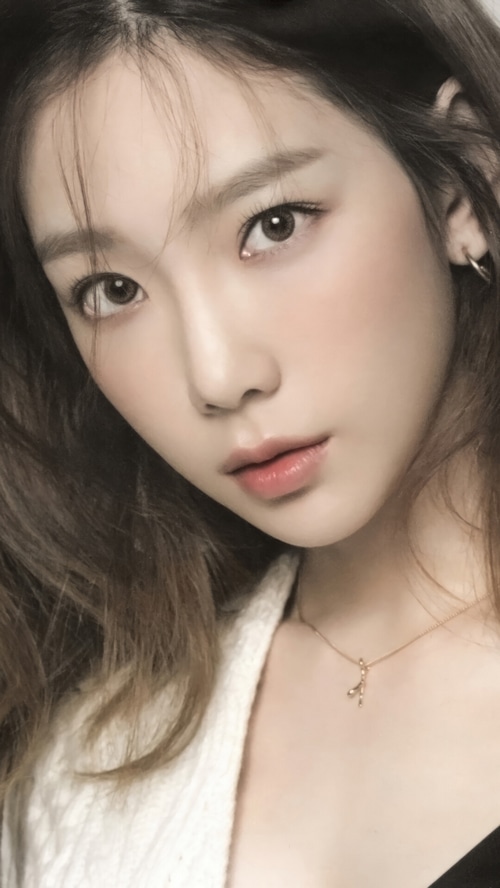 Kim Tae Yeon close-up portrait with necklace